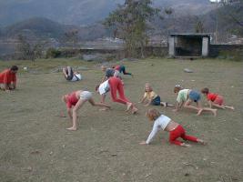 Cours de sport avec le prof Patrice, Pokhara, Népal